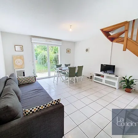 Maison-patis Du Chene-poitiers Chu-laconciergerie Holiday home *